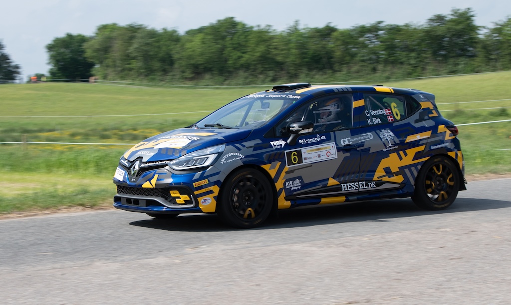 Casper Venning og Kristian Birk Hansen havde fart på i Rally Sønderjylland og avancerede til en andenplads i den samlede stilling efter to runder i DIF-mesterskabet Dansk Super Rally 2024.
(Foto: Morten Dam)